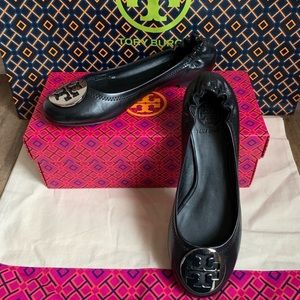 NIB TORY BURCH CLASSIC REVA FLAT IN BLACK & SILVER
